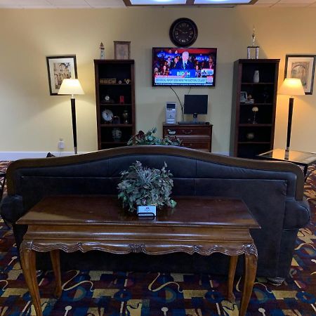 Americas Best Value Inn Forest Екстериор снимка