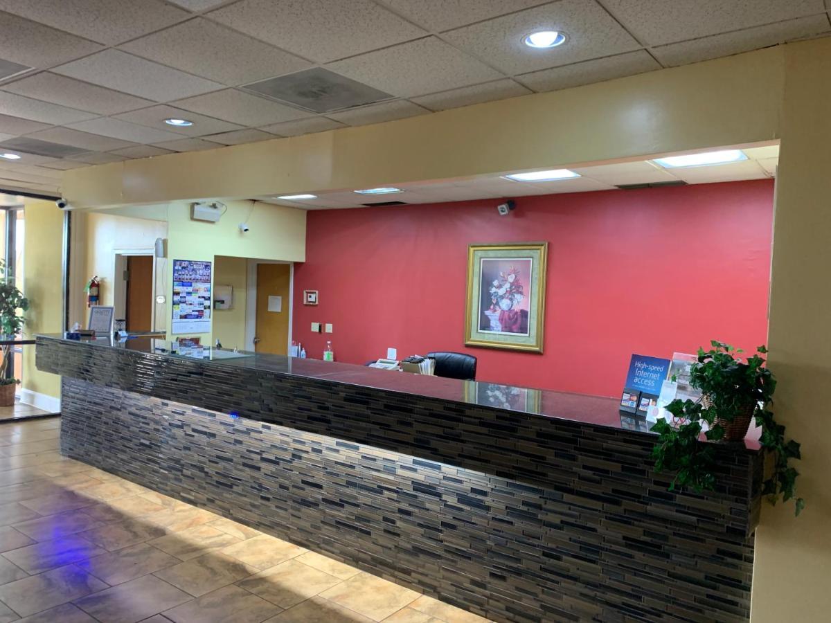 Americas Best Value Inn Forest Екстериор снимка