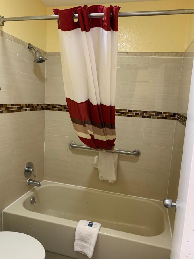 Americas Best Value Inn Forest Екстериор снимка
