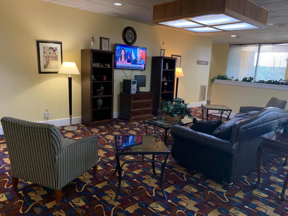 Americas Best Value Inn Forest Екстериор снимка
