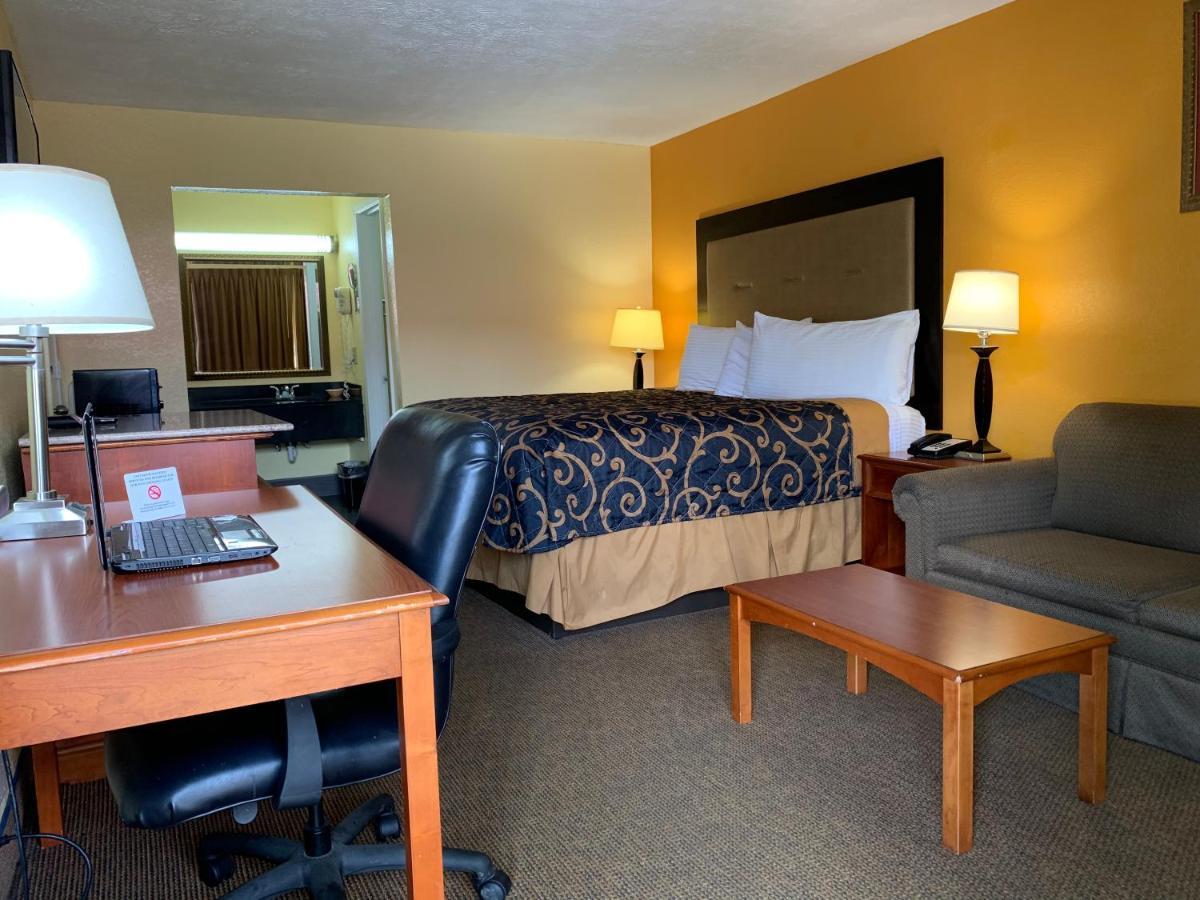 Americas Best Value Inn Forest Екстериор снимка