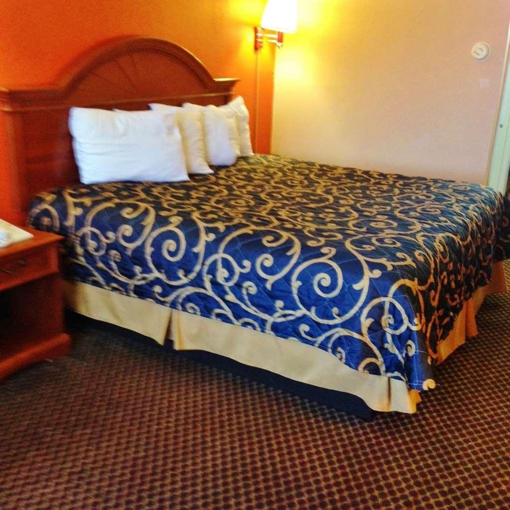Americas Best Value Inn Forest Стая снимка