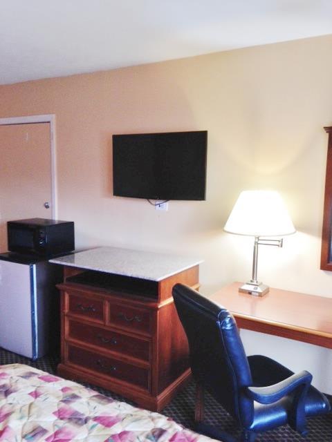 Americas Best Value Inn Forest Стая снимка