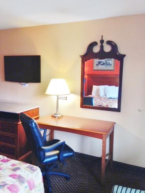 Americas Best Value Inn Forest Стая снимка