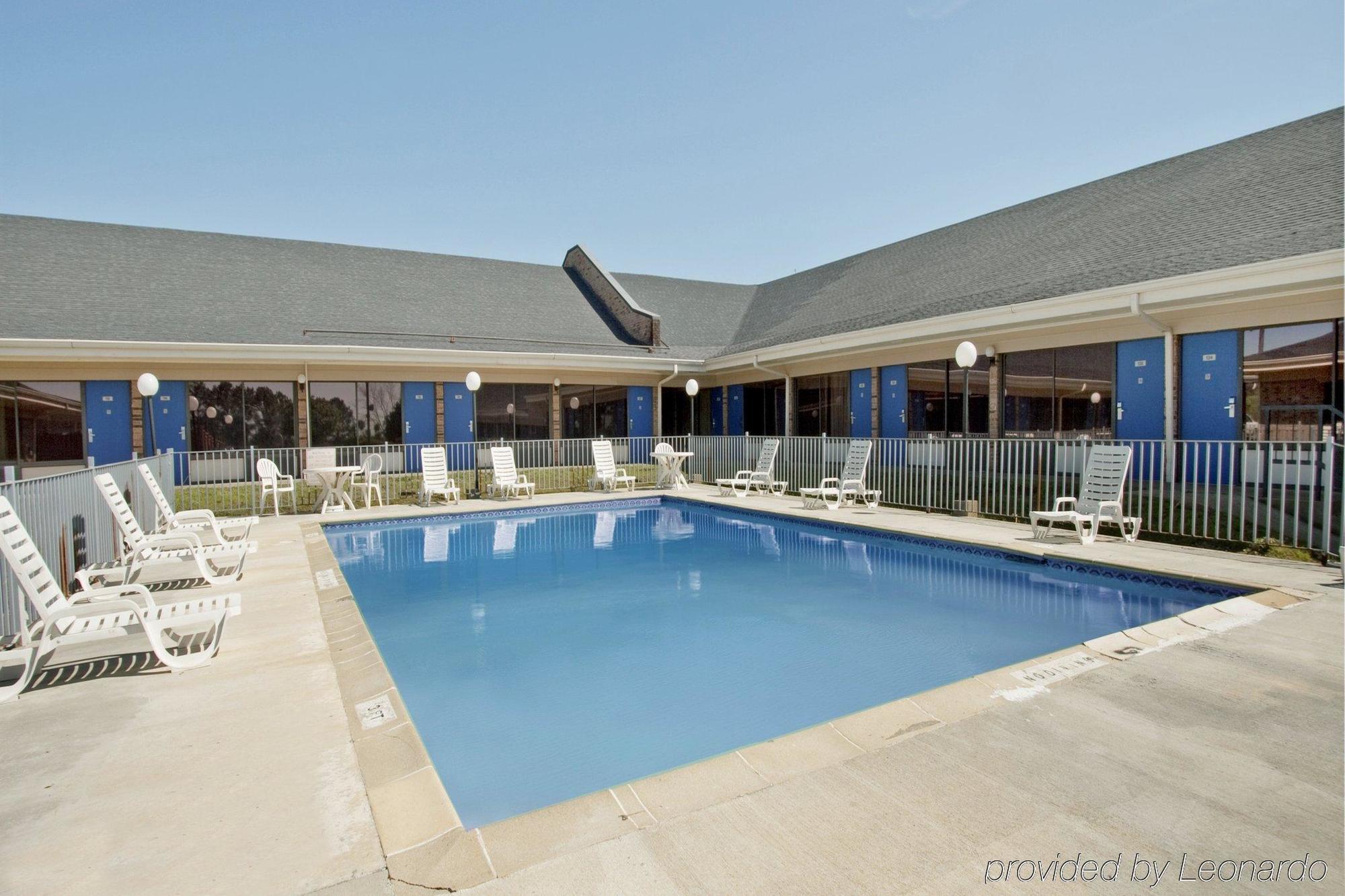 Americas Best Value Inn Forest Съоръжения снимка