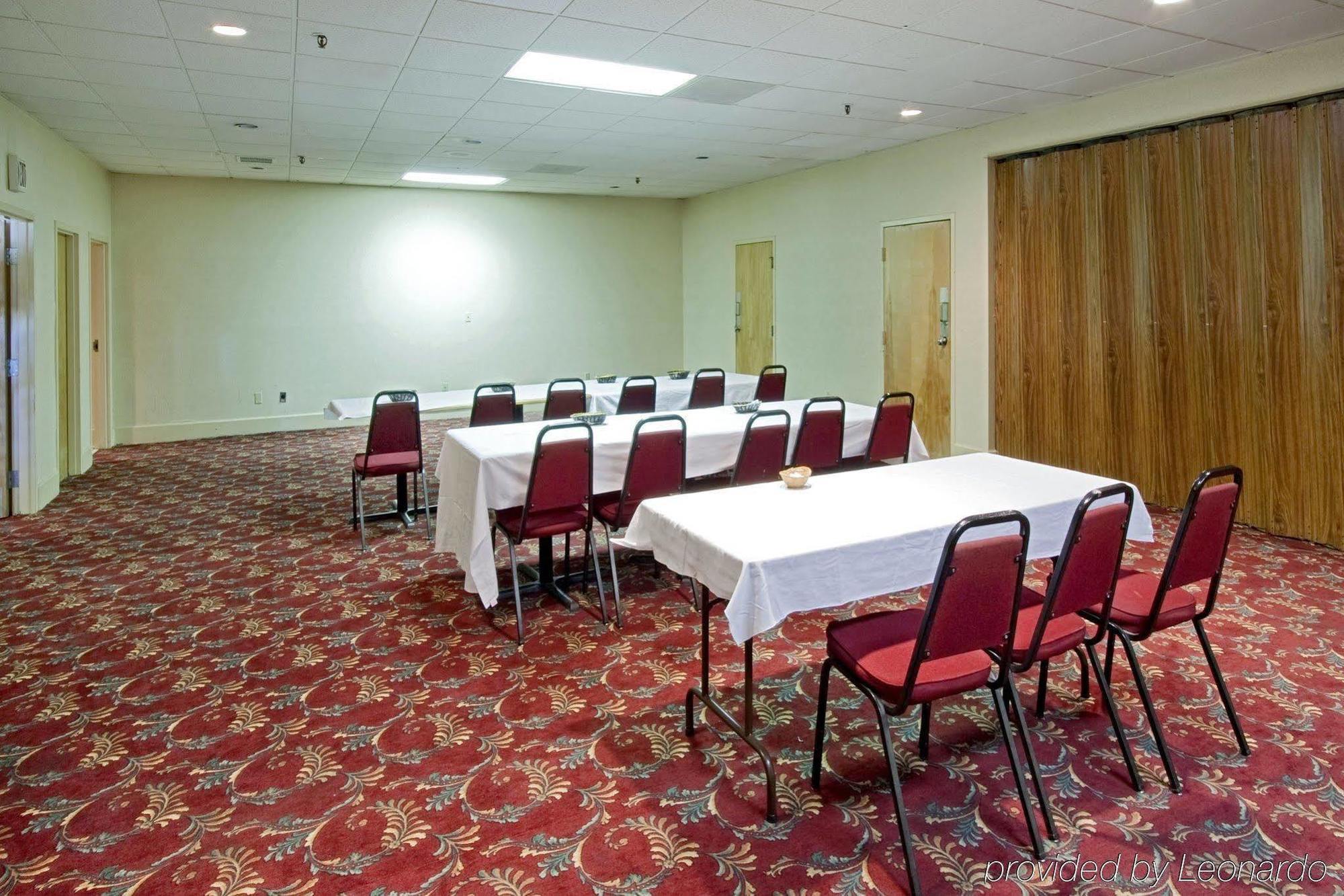 Americas Best Value Inn Forest Съоръжения снимка